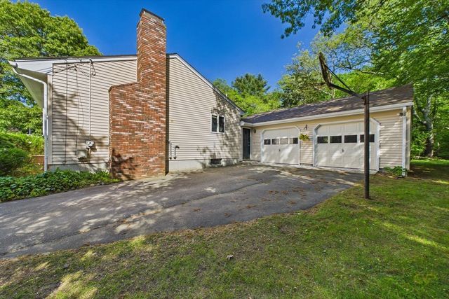 5 Barlow Ln, Mattapoisett, MA 02739