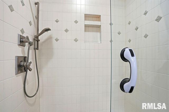 501 PRAIRIE MEADOWS Drive, Blue Grass, IA 52726