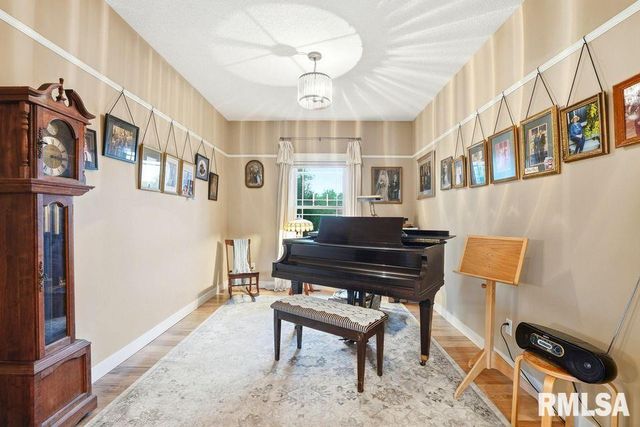 501 PRAIRIE MEADOWS Drive, Blue Grass, IA 52726