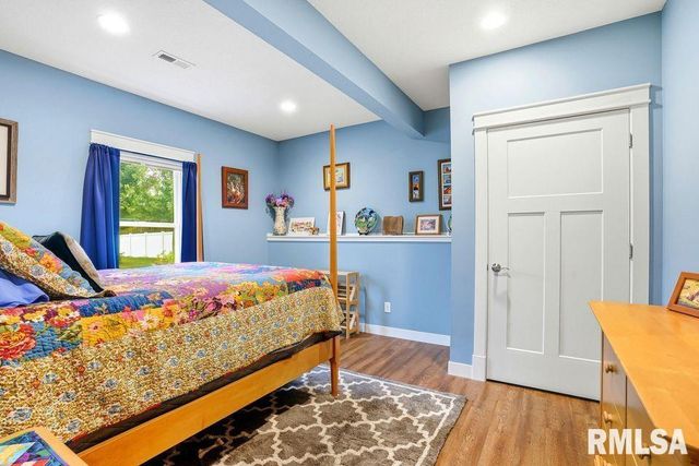 501 PRAIRIE MEADOWS Drive, Blue Grass, IA 52726