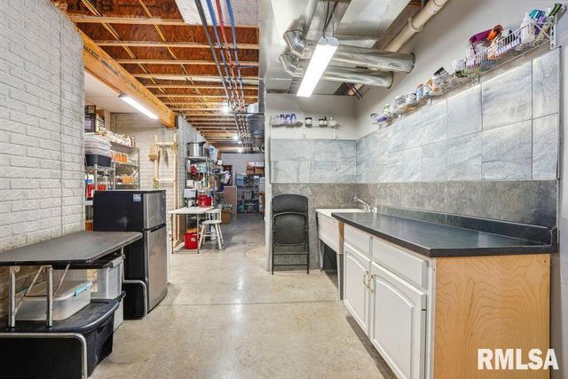 501 PRAIRIE MEADOWS Drive, Blue Grass, IA 52726