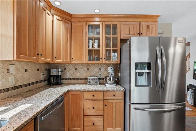 4 Gosselin Avenue, Hooksett, NH 03106