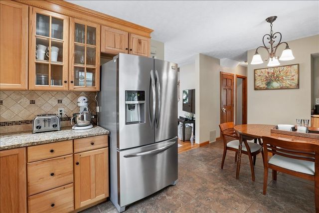 4 Gosselin Avenue, Hooksett, NH 03106