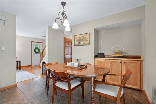 4 Gosselin Avenue, Hooksett, NH 03106