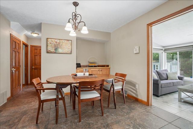 4 Gosselin Avenue, Hooksett, NH 03106