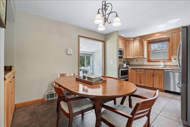 4 Gosselin Avenue, Hooksett, NH 03106