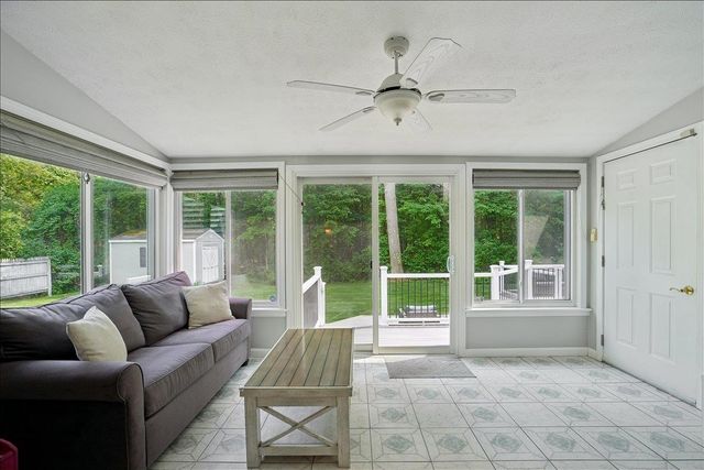 4 Gosselin Avenue, Hooksett, NH 03106