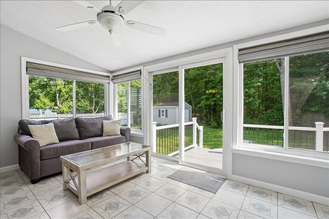 4 Gosselin Avenue, Hooksett, NH 03106