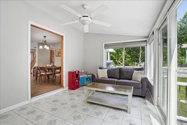 4 Gosselin Avenue, Hooksett, NH 03106