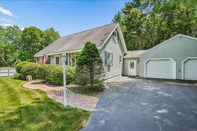 4 Gosselin Avenue, Hooksett, NH 03106