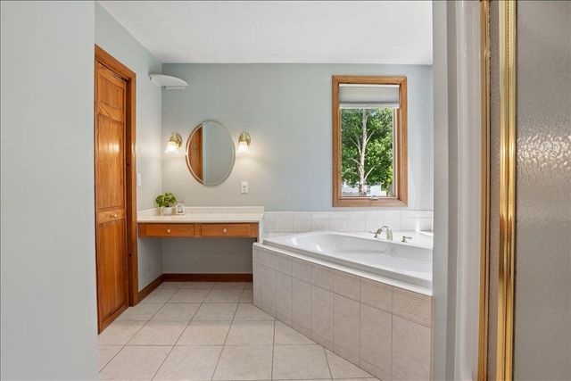 4 Gosselin Avenue, Hooksett, NH 03106