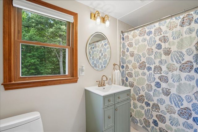 4 Gosselin Avenue, Hooksett, NH 03106