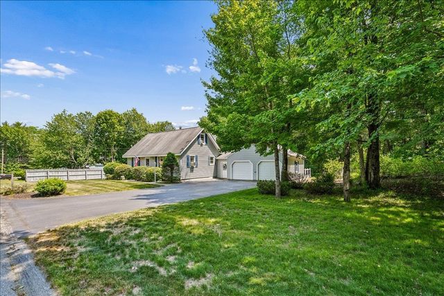 4 Gosselin Avenue, Hooksett, NH 03106