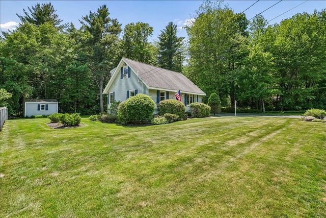 4 Gosselin Avenue, Hooksett, NH 03106