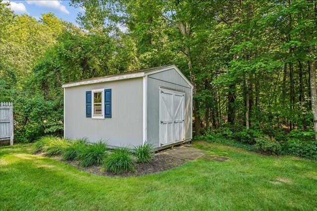 4 Gosselin Avenue, Hooksett, NH 03106