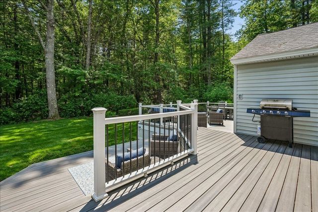 4 Gosselin Avenue, Hooksett, NH 03106