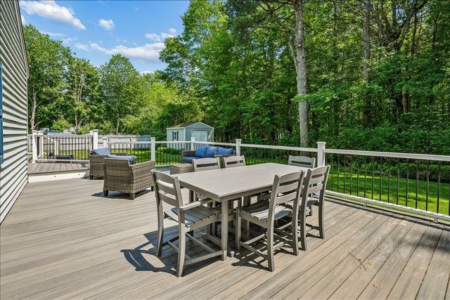 4 Gosselin Avenue, Hooksett, NH 03106