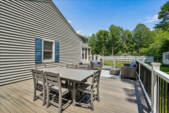 4 Gosselin Avenue, Hooksett, NH 03106
