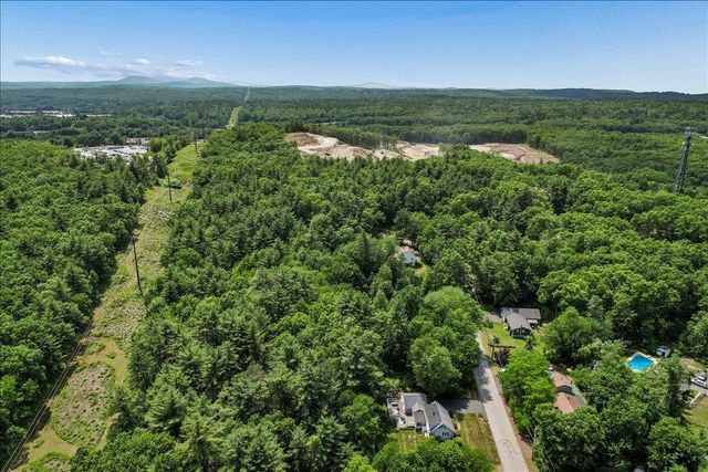 4 Gosselin Avenue, Hooksett, NH 03106