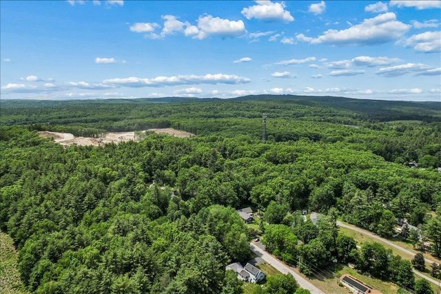 4 Gosselin Avenue, Hooksett, NH 03106