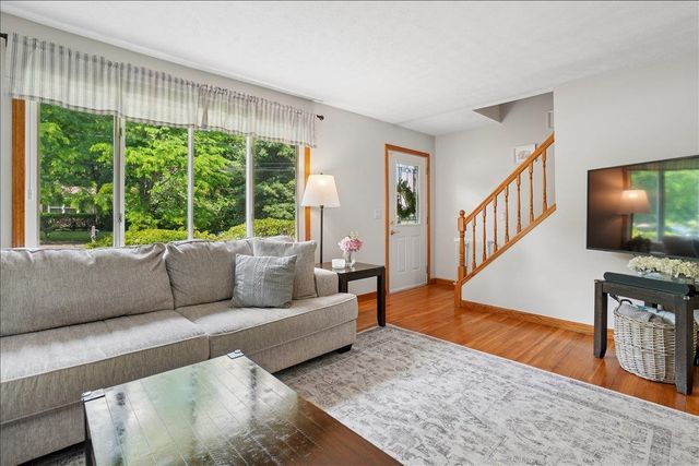 4 Gosselin Avenue, Hooksett, NH 03106