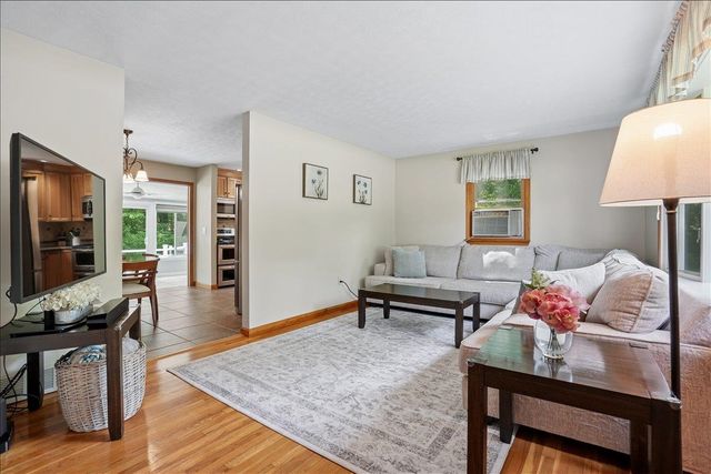 4 Gosselin Avenue, Hooksett, NH 03106