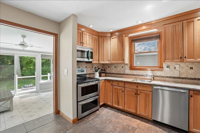 4 Gosselin Avenue, Hooksett, NH 03106