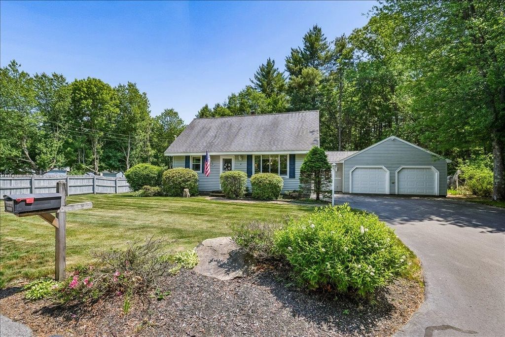 4 Gosselin Avenue, Hooksett, NH 03106