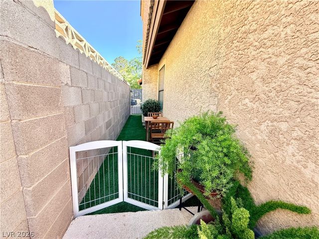 6408 Deadwood Road, Las Vegas, NV 89108