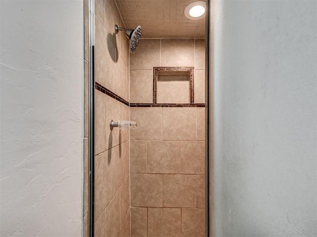 1201 NE 6th Street, Moore, OK 73160