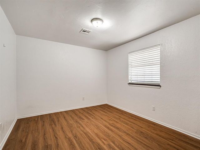 1201 NE 6th Street, Moore, OK 73160