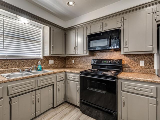 1201 NE 6th Street, Moore, OK 73160