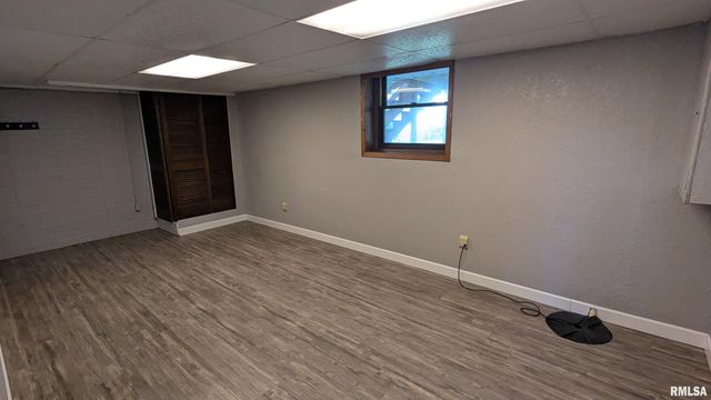 624 S 4TH Street, Eldridge, IA 52748