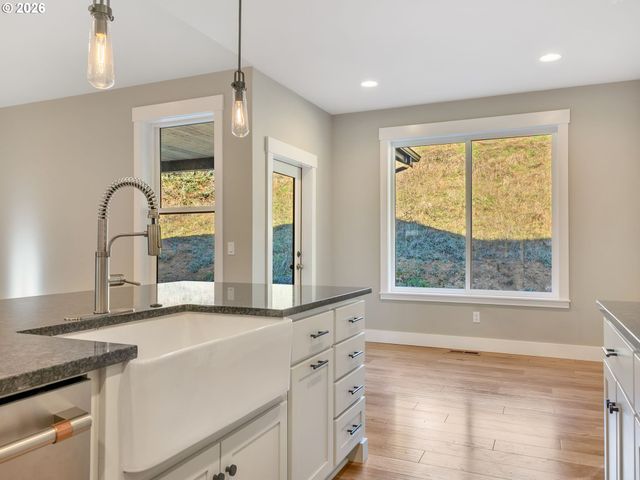 37027 DANNER RIDGE Ln, Astoria, OR 97103