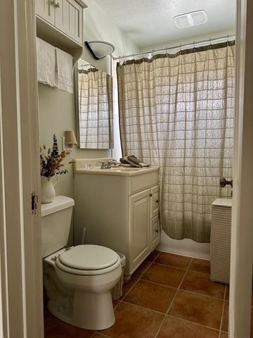 4920 N Newhall STREET, Whitefish Bay, WI 53217