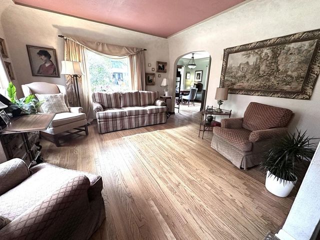4920 N Newhall STREET, Whitefish Bay, WI 53217