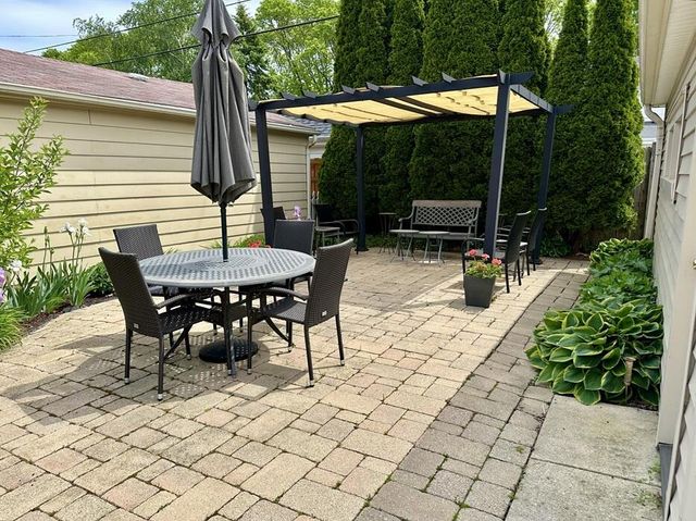4920 N Newhall STREET, Whitefish Bay, WI 53217