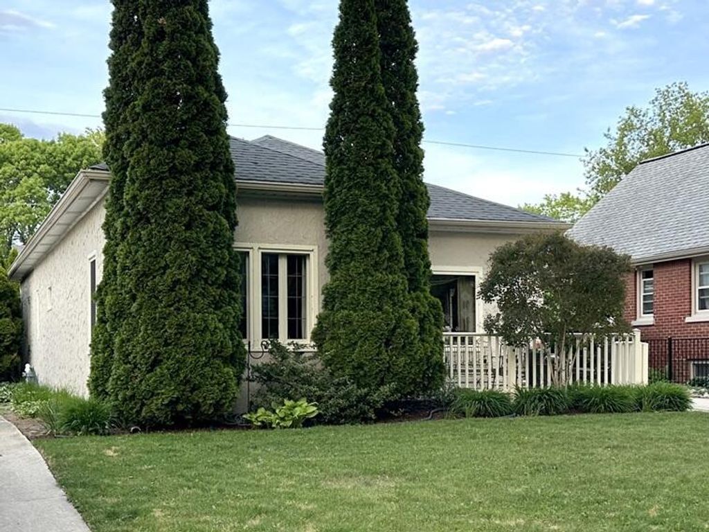 4920 N Newhall STREET, Whitefish Bay, WI 53217