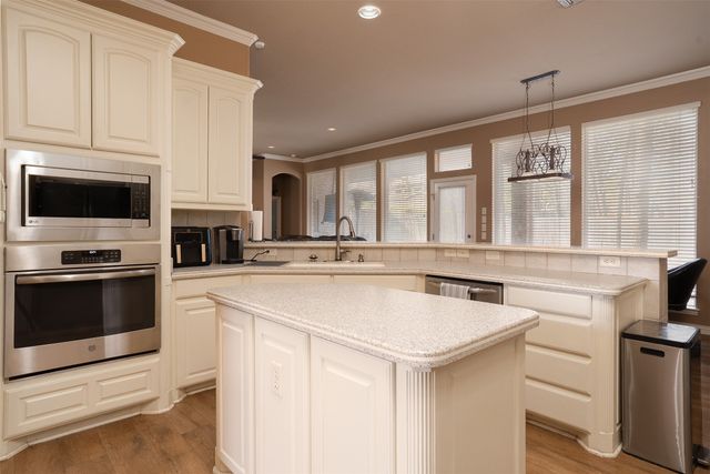 728 Lake View Drive, Crowley, TX 76036