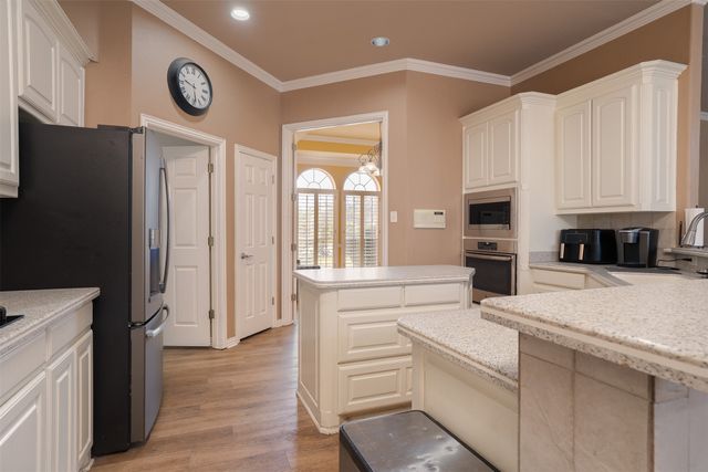 728 Lake View Drive, Crowley, TX 76036