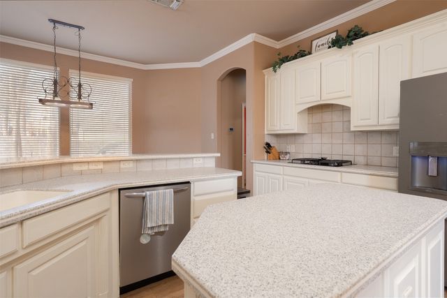 728 Lake View Drive, Crowley, TX 76036