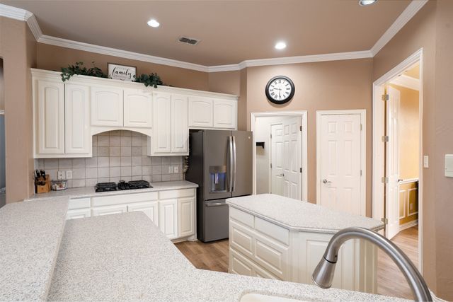 728 Lake View Drive, Crowley, TX 76036