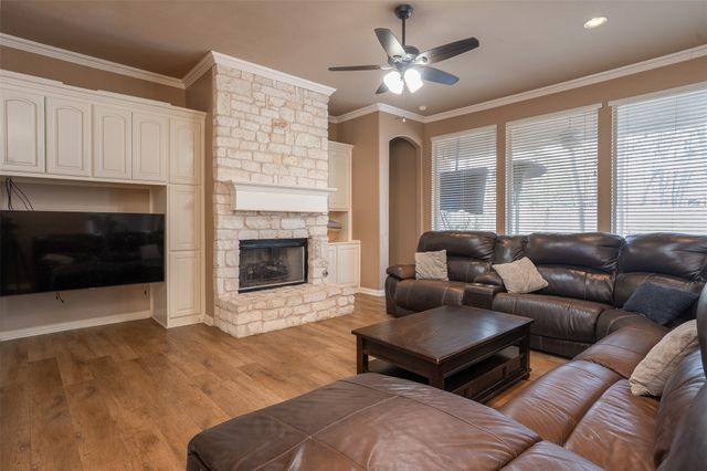 728 Lake View Drive, Crowley, TX 76036