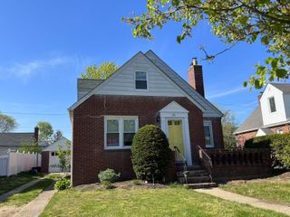 31 Evergreen Lane, New Hyde Park, NY 11040
