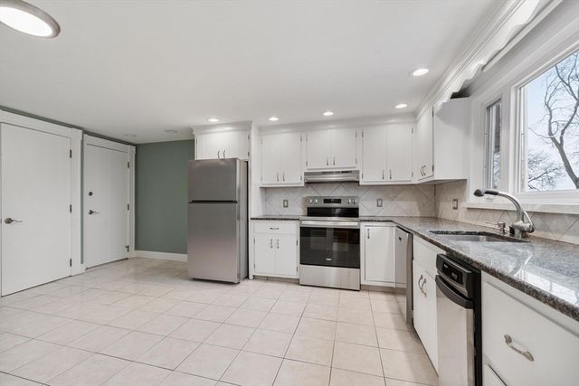 5 Rockingham St, Lynn, MA 01902