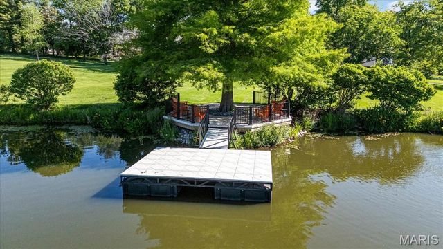 2021 S Warson Road, Ladue, MO 63124