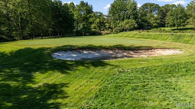 2021 S Warson Road, Ladue, MO 63124