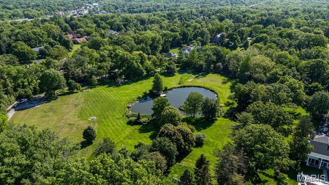 2021 S Warson Road, Ladue, MO 63124
