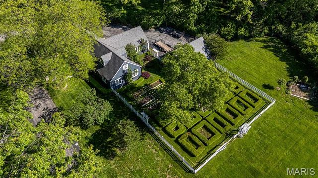 2021 S Warson Road, Ladue, MO 63124