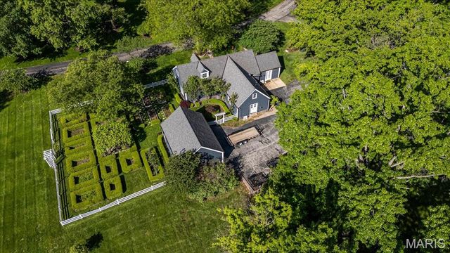 2021 S Warson Road, Ladue, MO 63124